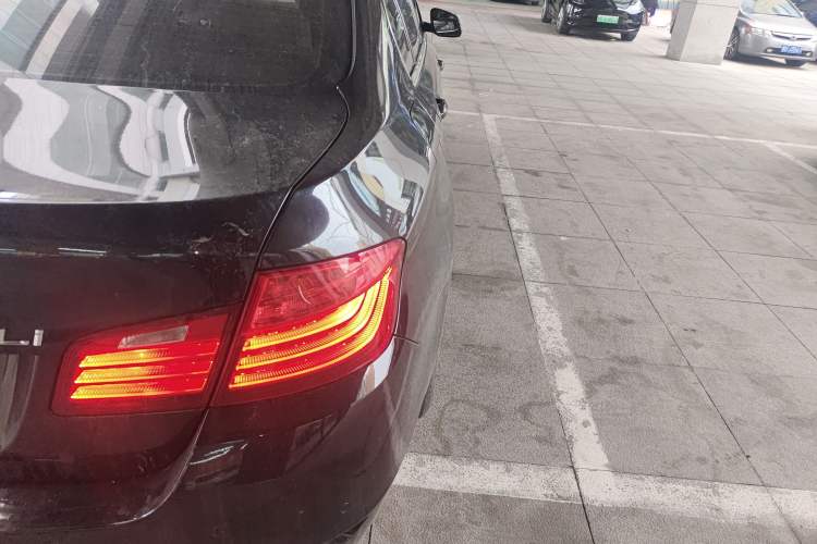 Used BMW 5 Series 2014 525Li Leading Model
