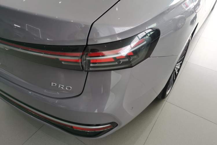 Used Volkswagen Passat 2025 Pro 380TSI Dragon Supreme Edition
