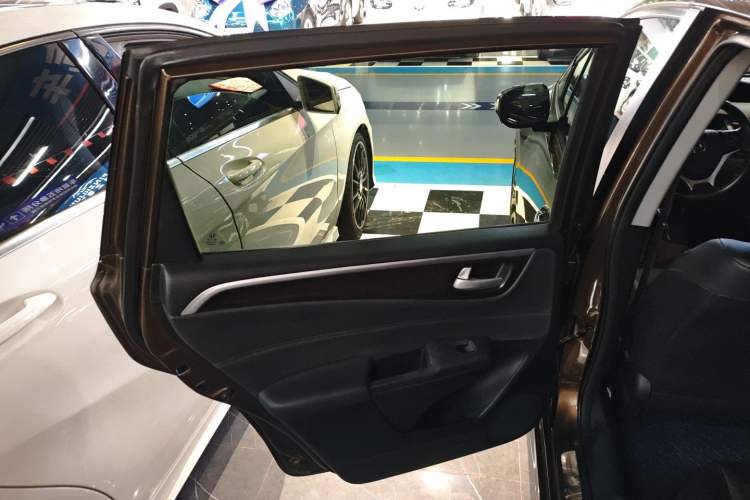 Used Honda Jade 2013 1.8L CVT Luxury Edition 5 seats
