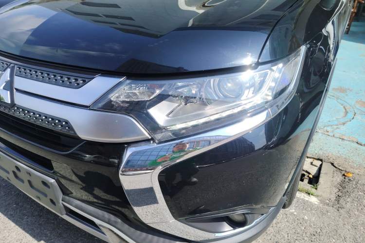 Used Mitsubishi Outlander 2019 2.0L Two-Wheel Drive Comfort Edition 5 Seats China VI Standard
