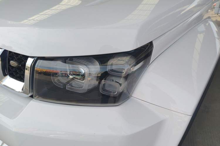 Used Beijing Auto BJ40 2019 PLUS 2.3T Automatic Four-Wheel Drive Premium Edition China VI
