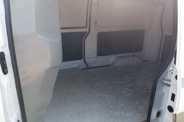 Used Jinbei Hiace X30 2023 1.5L Wealthy Van 2/5-Seater Non-Air-Conditioned Version SWC15M
