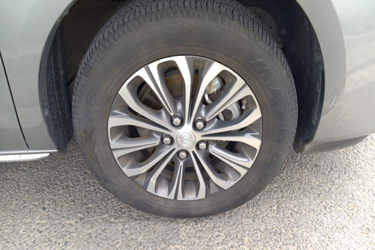 Used Buick GL8 2023 Land Executive Class Comfort Model