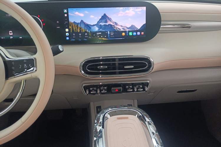 Used ORA Ballet Cat 2022 401 km Nutcracker Edition
