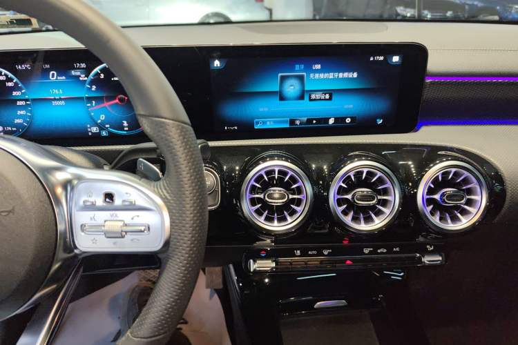 Used Mercedes-Benz A-Class 2022 Revised Version A 200 L Sport Sedan Fashionable Style
