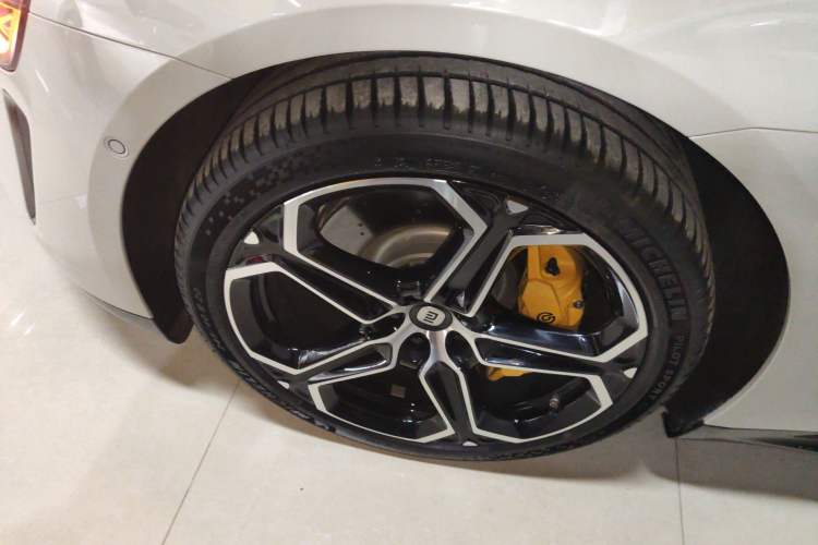 Used  SU7 2024 Rear-Drive Standard Founder Edition
