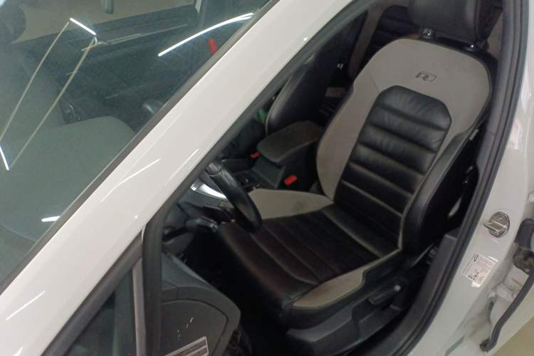 Used Volkswagen Golf 2016 1.4TSI Automatic R-Line
