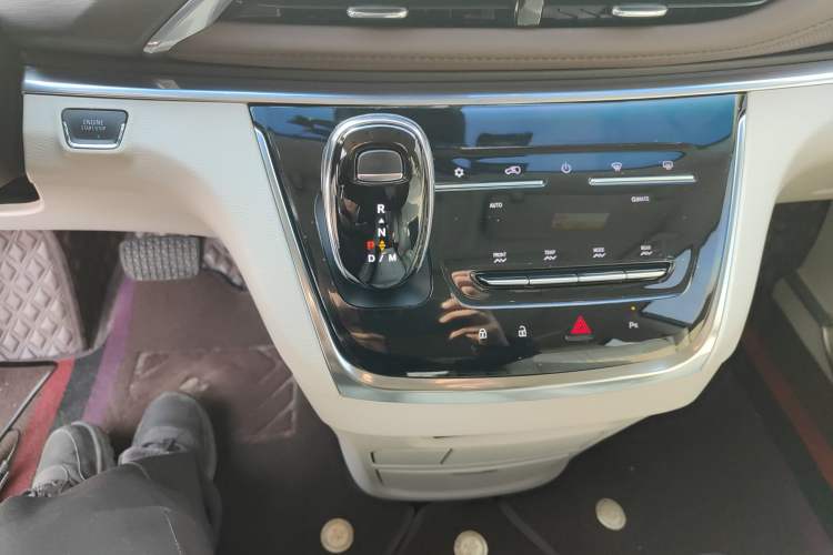 Used Buick GL8 2022 Land Business Class 652T Luxury Model