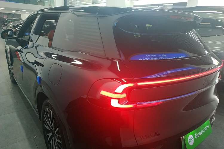 Used  Q07 2025 215 Flagship PLUS
