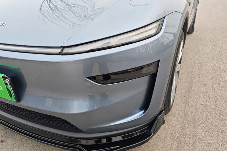 Used Tesla Model Y 2025 Long-Range All-Wheel-Drive Version