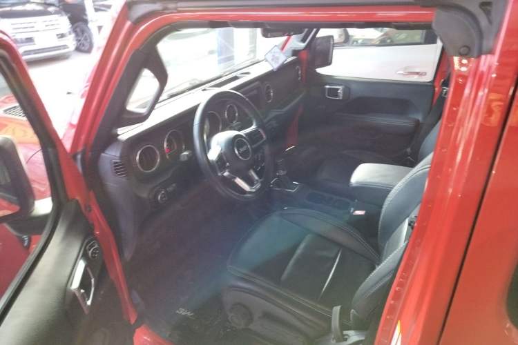 Used  Wrangler 2019 2.0T Sahara Four-Door Version China VI Emission Standard
