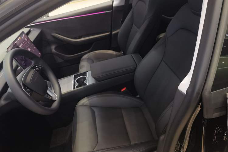 Used Tesla Model 3 2023 Long-Range All-Wheel-Drive Version
