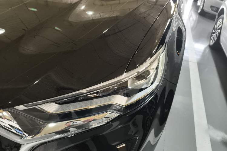 Used Hongqi HS5 2022 Facelifted Version 2.0T Smart Connect Flagship All-Wheel-Drive Edition
