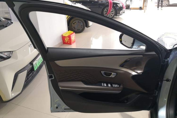 Used BYD Han 2023 EV Champion Edition 605KM Front-Drive Premium Model
