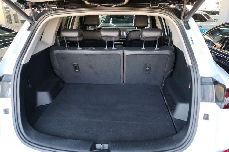 Used Wuling Asta 2022 2.0L DHT Electric-Speed Version
