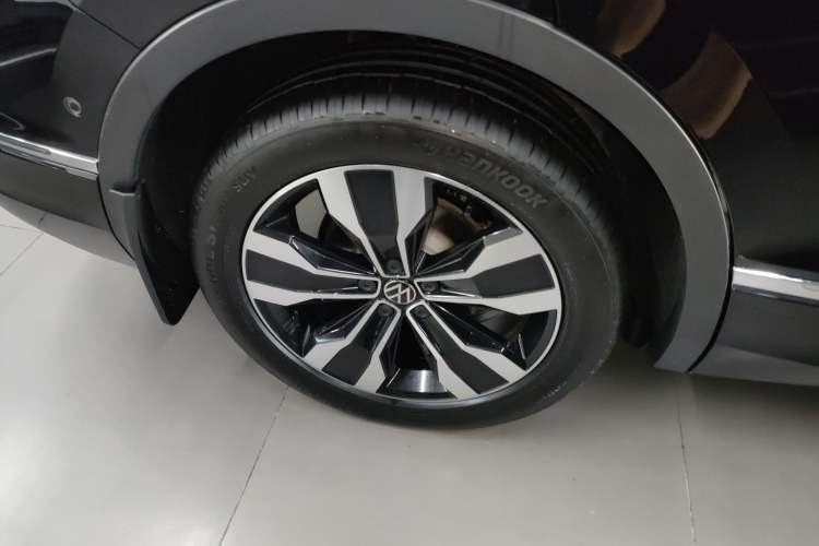 Used Volkswagen Tiguan L 2024 Outstanding Model 330TSI Automatic Two-Wheel Drive R-Line Dragon Glory Edition
