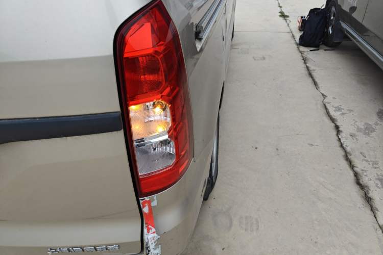 Used Wuling Hongguang V 2019 1.5L Jingqu Edition Sealed-Window Vehicle China VI LAR
