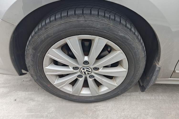 Used Volkswagen Sagitar 2015 230TSI Automatic Comfort Version
