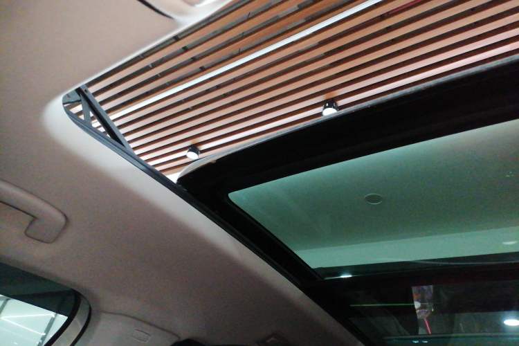 Used Volkswagen Tiguan L 2019 330TSI Automatic Two-Wheel Drive Panoramic Comfort Edition China V Standard