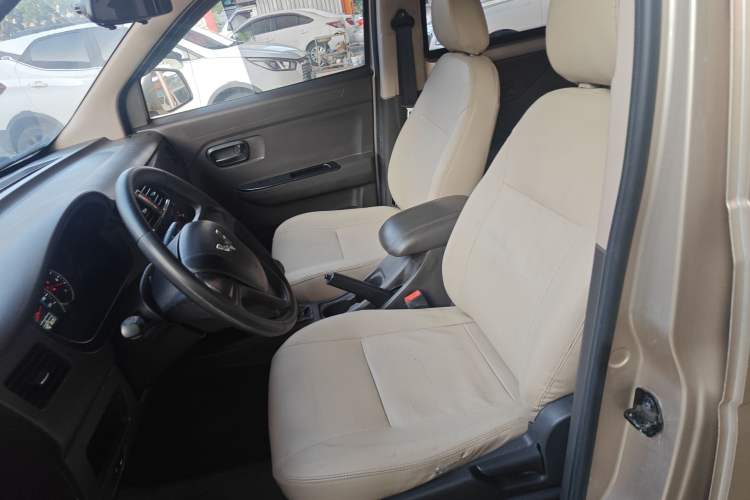 Used Wuling Rongguang V 2018 1.5L Standard Version
