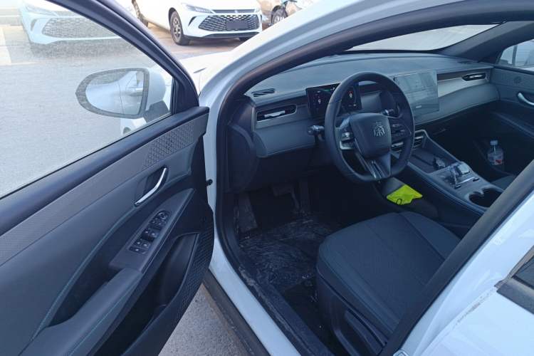 Used BYD Qin PLUS 2025 DM-i Smart Drive 55KM Leading Model
