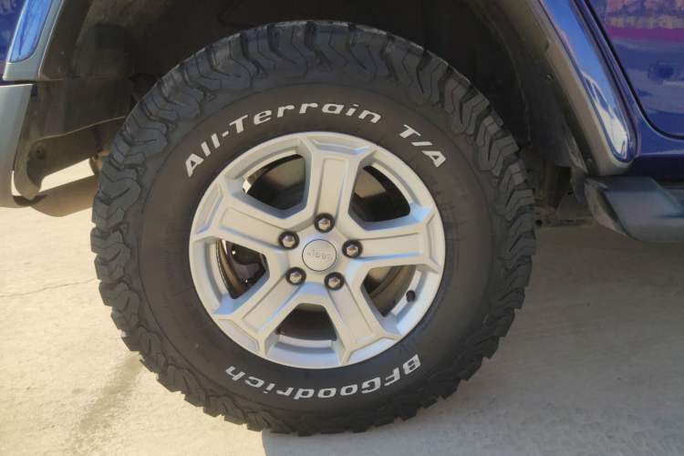 Used  Wrangler 2019 2.0T Sahara Four-Door Version China VI Emission Standard
