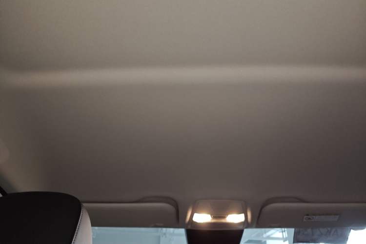 Used Hongqi E-QM5 2023 Base Travel Edition
