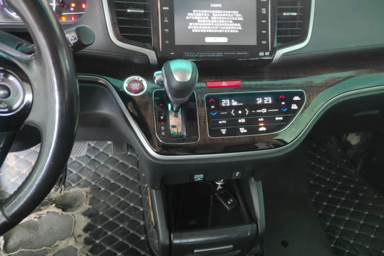 Used Honda Odyssey 2015 2.4L Supreme Edition
