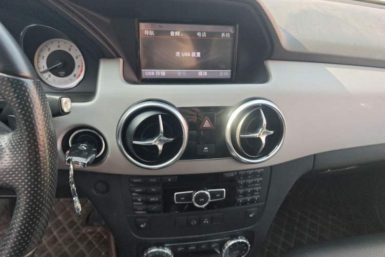Used Mercedes-Benz GLK-Class 2013 GLK 300 4MATIC Dynamic Sunroof Model
