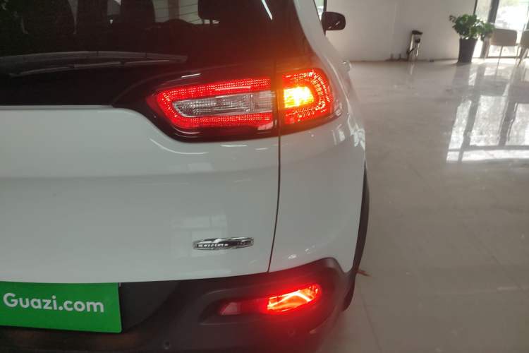 Used  Cherokee 2016 2.4L Leading Smart Version
