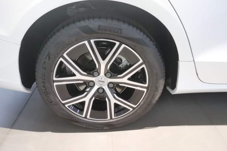 Used Volvo S60 2025 B4 Zhiyi Luxury Edition
