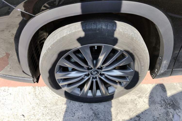 Used Toyota Highlander 2023 2.5L Smart Electric Hybrid Dual-Motor All-Wheel-Drive Luxury 7-Seater
