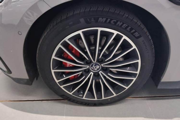 Used BYD Han 2025 EV with 701 km of Laser Radar-Enabled Intelligent Driving
