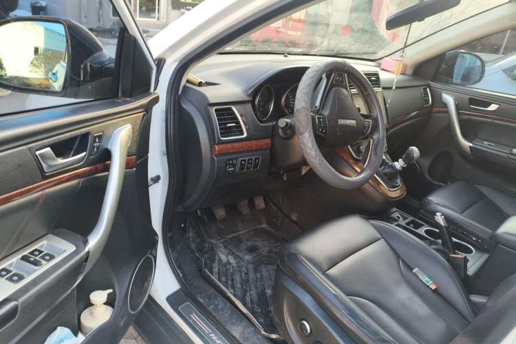 Used Haval H6 2015 Revised Version Sport Edition 1.5T Manual Transmission Two-Wheel Drive Elite Grade
