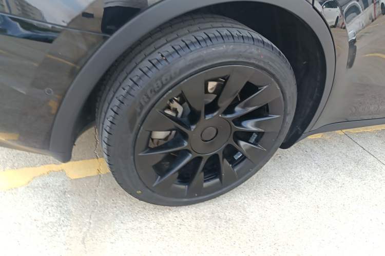 Used Tesla Model Y 2021 Long-Range All-Wheel-Drive Version 3D7
