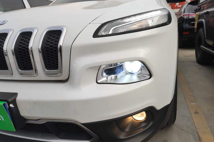 Used  Cherokee 2017 2.0L Superior Edition