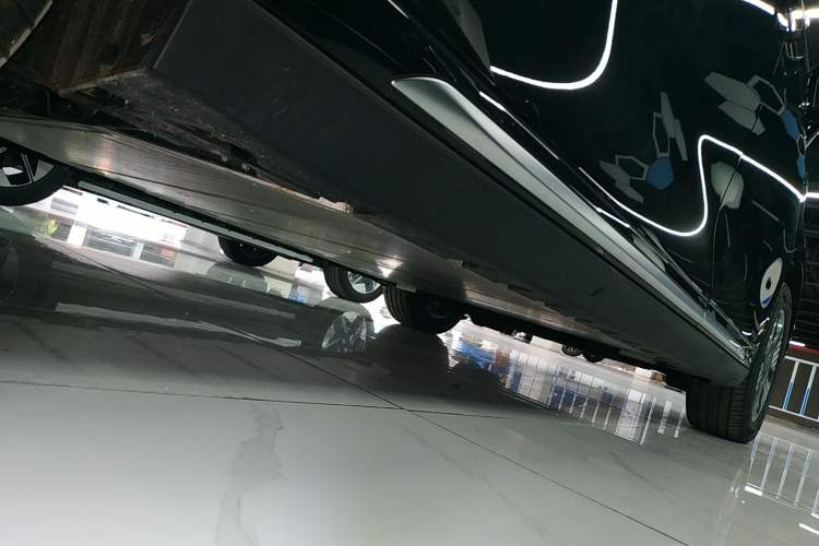 Used  LEVC L380 2024 100 kWh 6-Seater Two-Wheel Drive Air
