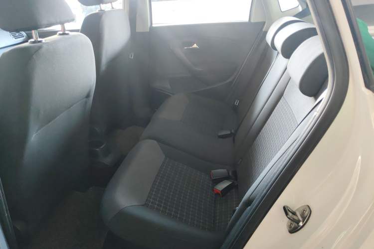 Used Volkswagen Polo 2016 1.6L Automatic Comfort Model
