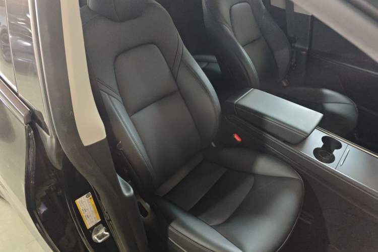 Used Tesla Model Y 2023 Rear-Wheel-Drive Version
