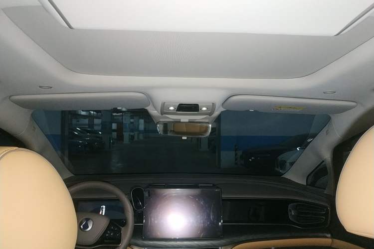 Used Denza D9 2022 DM-i 1040 Prestige Model