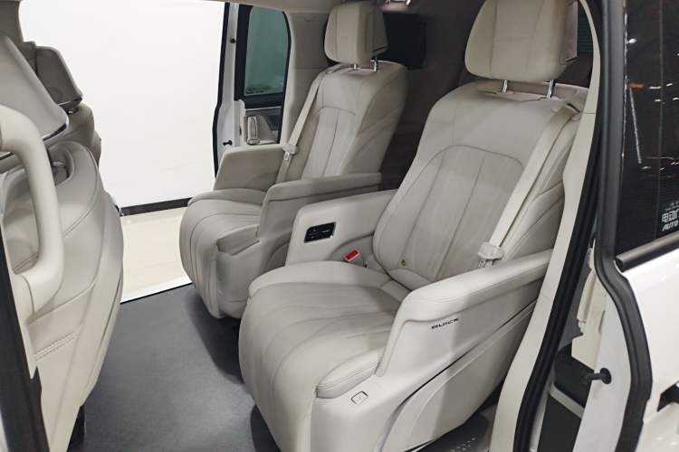 Used Buick GL8 New Energy 2024 Lu Zun Deluxe Edition 7-Seater