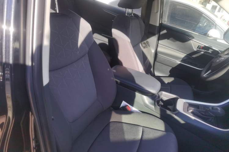 Used Toyota RAV4 2021 2.0L CVT Two-Wheel Drive Fashion Edition
