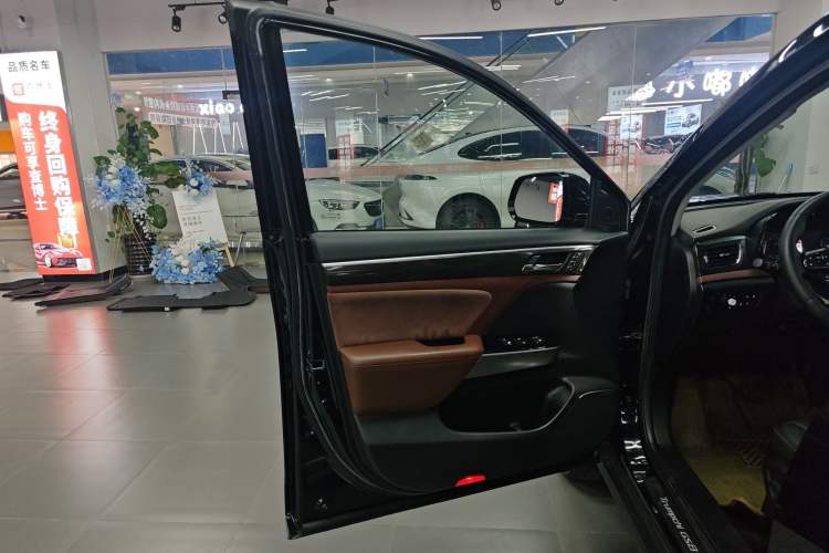 Used GAC Trumpchi GS8 2017 320T Two-Wheel Drive Luxury Smart Connectivity Version (7 Seats)
