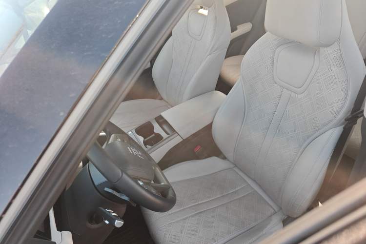 Used BYD Yuan UP 2025 Intelligent Driving Version 401 km Beyond-Range Edition