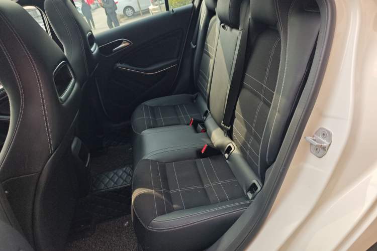 Used Mercedes-Benz A-Class 2015 A 200 Fashion Model