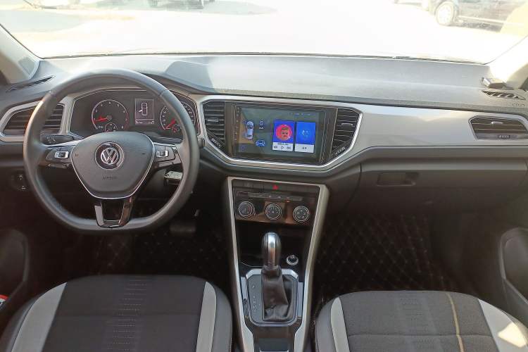 Used Volkswagen T-ROC 2018 280TSI DSG Two-Wheel Drive Advanced Version China V Emission Standard
