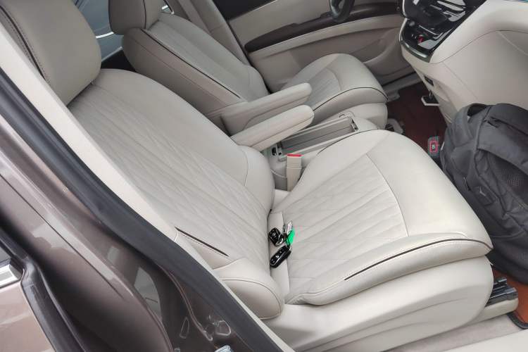 Used Buick GL8 2022 Land Business Class 652T Luxury Model
