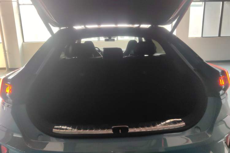 Used Zeekr 001 2025 YOU Edition 100 kWh All-Wheel Drive
