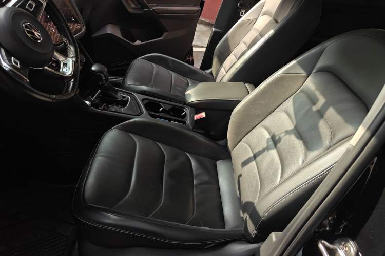 Used Volkswagen Tiguan L 2021 330TSI Automatic Two-Wheel Drive R-Line Enhanced Edition
