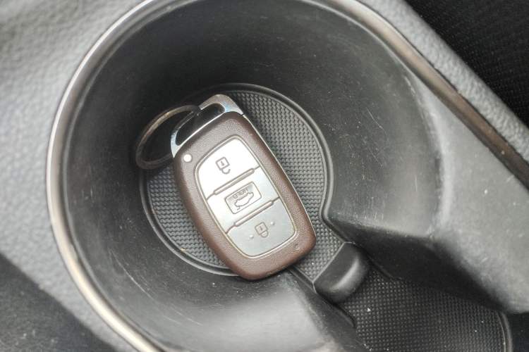 Used Hyundai Elantra 2016 1.6L Automatic ZhiXuan – Elite Version
